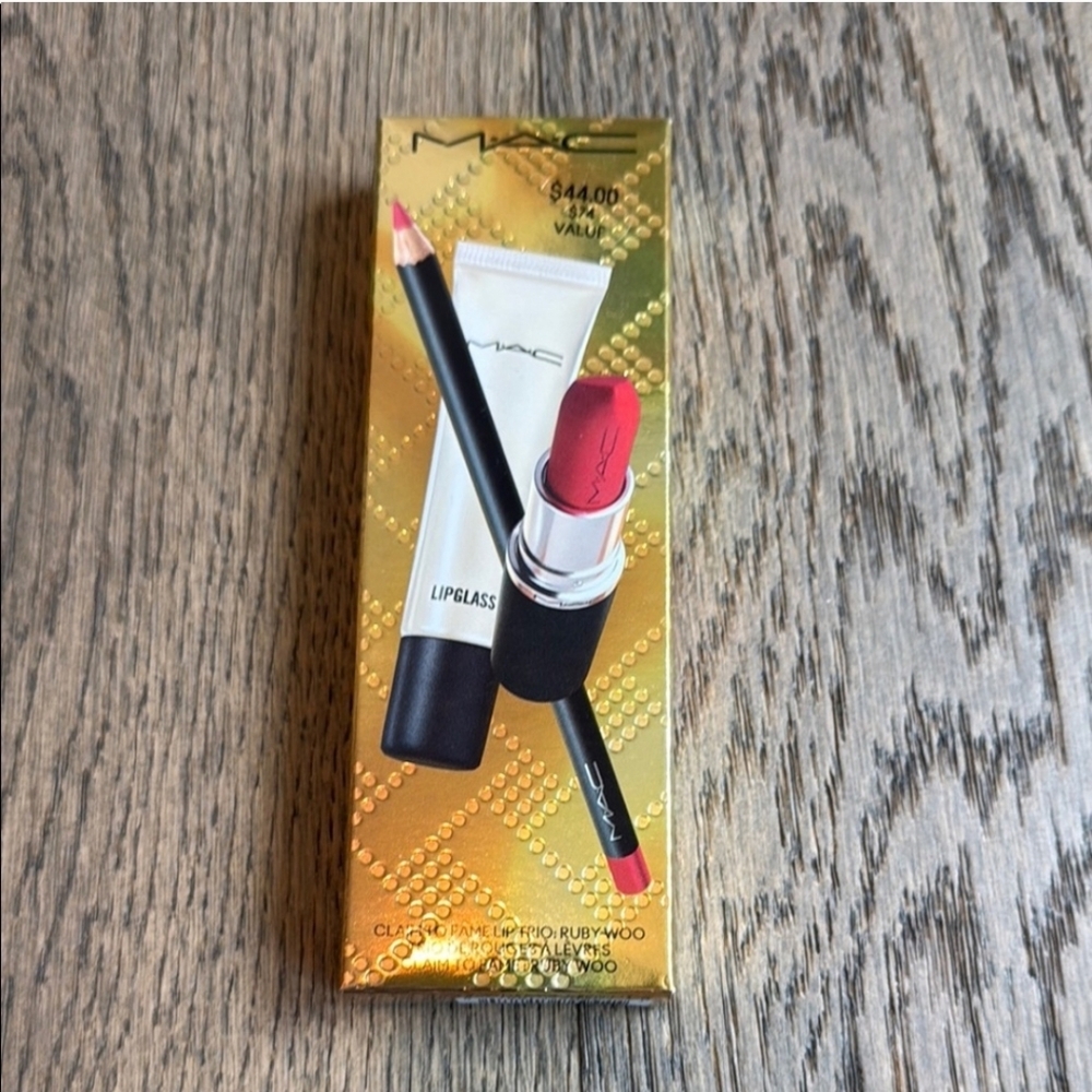 MAC COSMETICS CLAIM TO FAME LIP TRIO RUBY WOO NIB - Picture 2 of 7